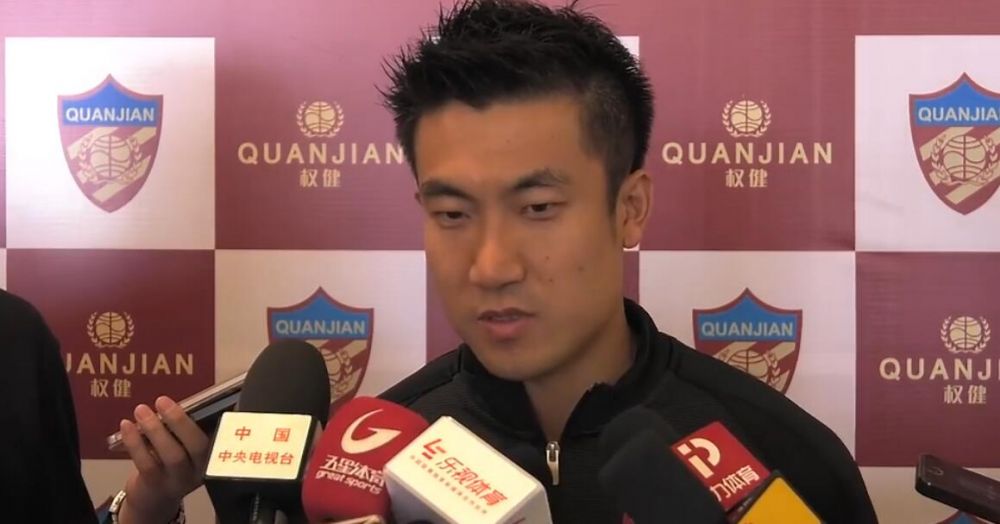 魏长明都要疯了，眼睛都通红一片，高级会员是自己花了真金白银买来的，凭什么说取消就取消？可是这时候，他哪还敢跟于伯犟嘴？一个保安此时抱着几个大瓶子跑了过来，恭敬的说：于伯，香水拿来了。